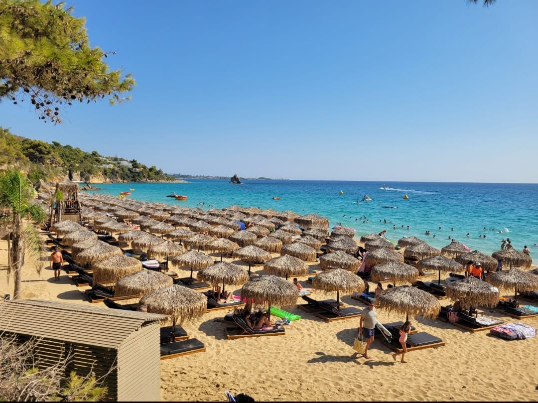 Makris Gialos Beach Kefalonia | Famous Organized Beach Near Argostoli